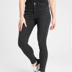 Athleta Skulptek Jeans size 4